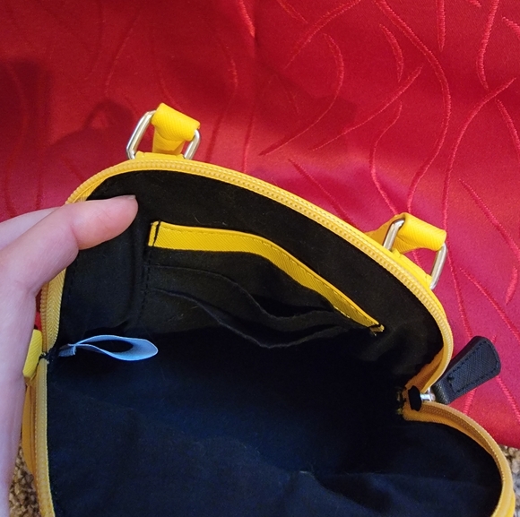 Despicable Me Minion Purse crossbody from Universal Studios. - Picture 13 of 14